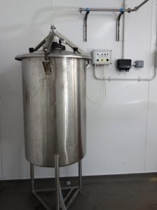 Milk transfer tank